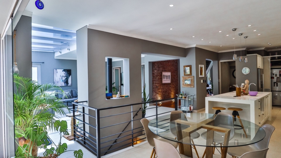 5 Bedroom Property for Sale in Fresnaye Western Cape